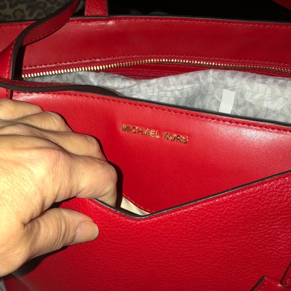 Micheal Kors large red leather shoulder bag outside pockets, 2 handles - Picture 13 of 15